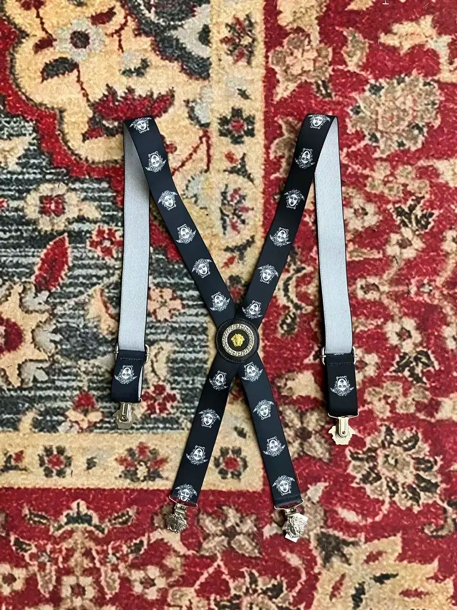 VERSACEのフリマアイテム一覧 入手困難✨ ヴェルサーチ サスペンダー