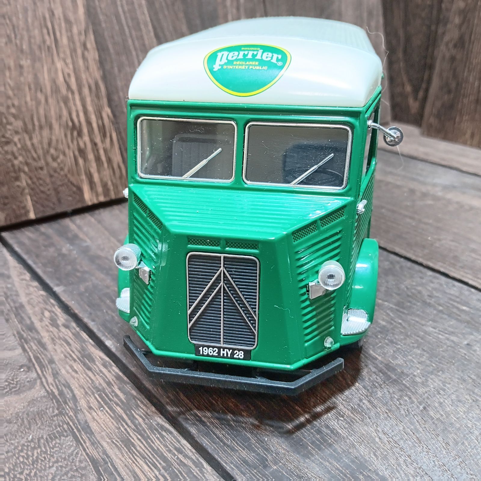 SOLIDO製 ソリド ミニカー シトロエン CITROEN HY28 1962 Perrier SOLIDO製 ソリド ミニカー シトロエン CITROEN HY28 1962