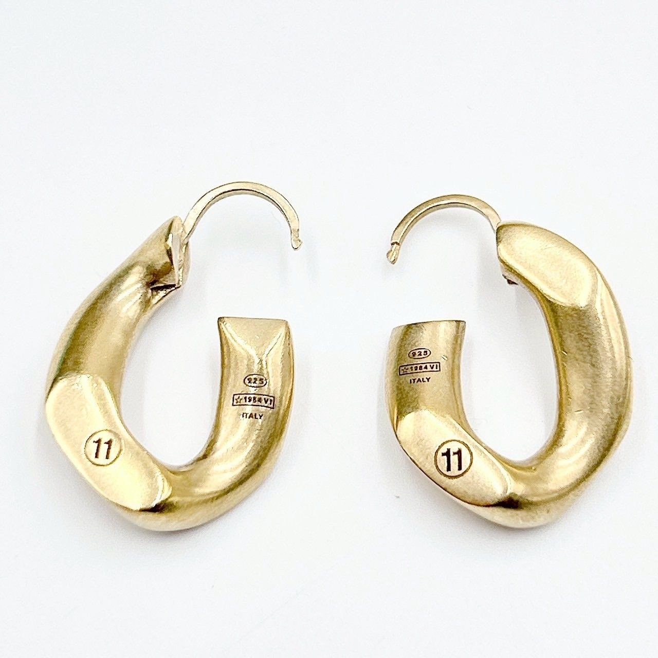 気品【Maison Margiela】シングルカーブリンク ツイスト ピアス 360806118_4.jpg