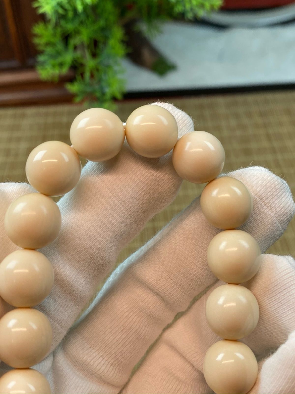 天然マンモス牙美しい手作り彫刻 丸珠 ブレスレット(26g) - メルカリ