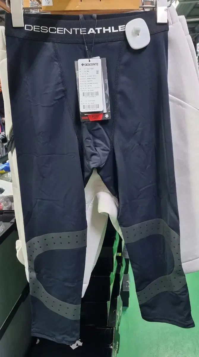 【雷市場（ポンジャン）商品韓国直送】 デサント₍DESCENTE) 新品 メンズ トレーニング レギンス 30