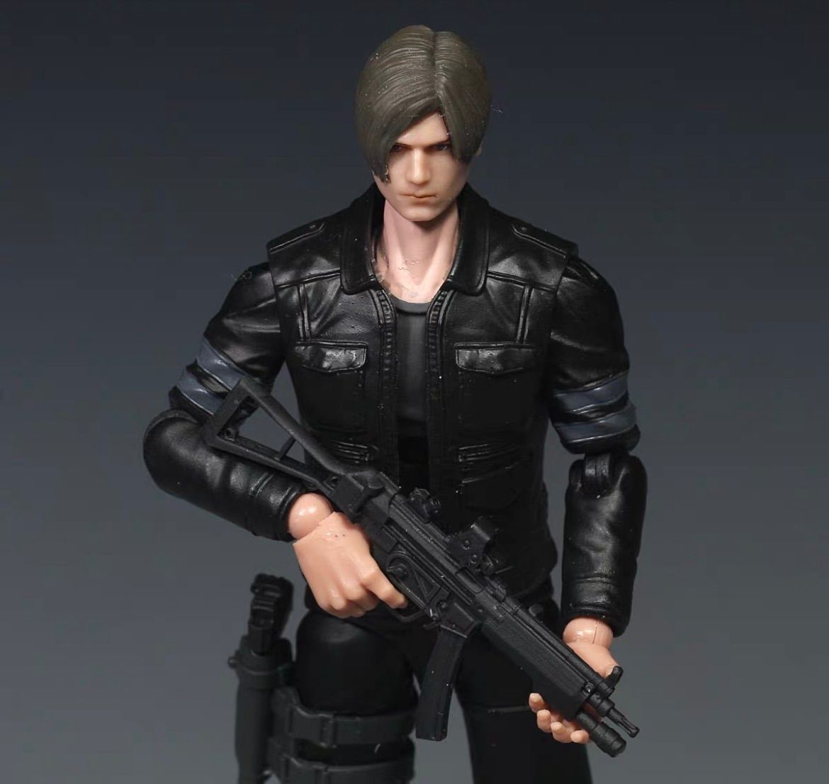 今年も話題の アクション 1/18 プラモデル レオン バイオハザード フィギュア その他