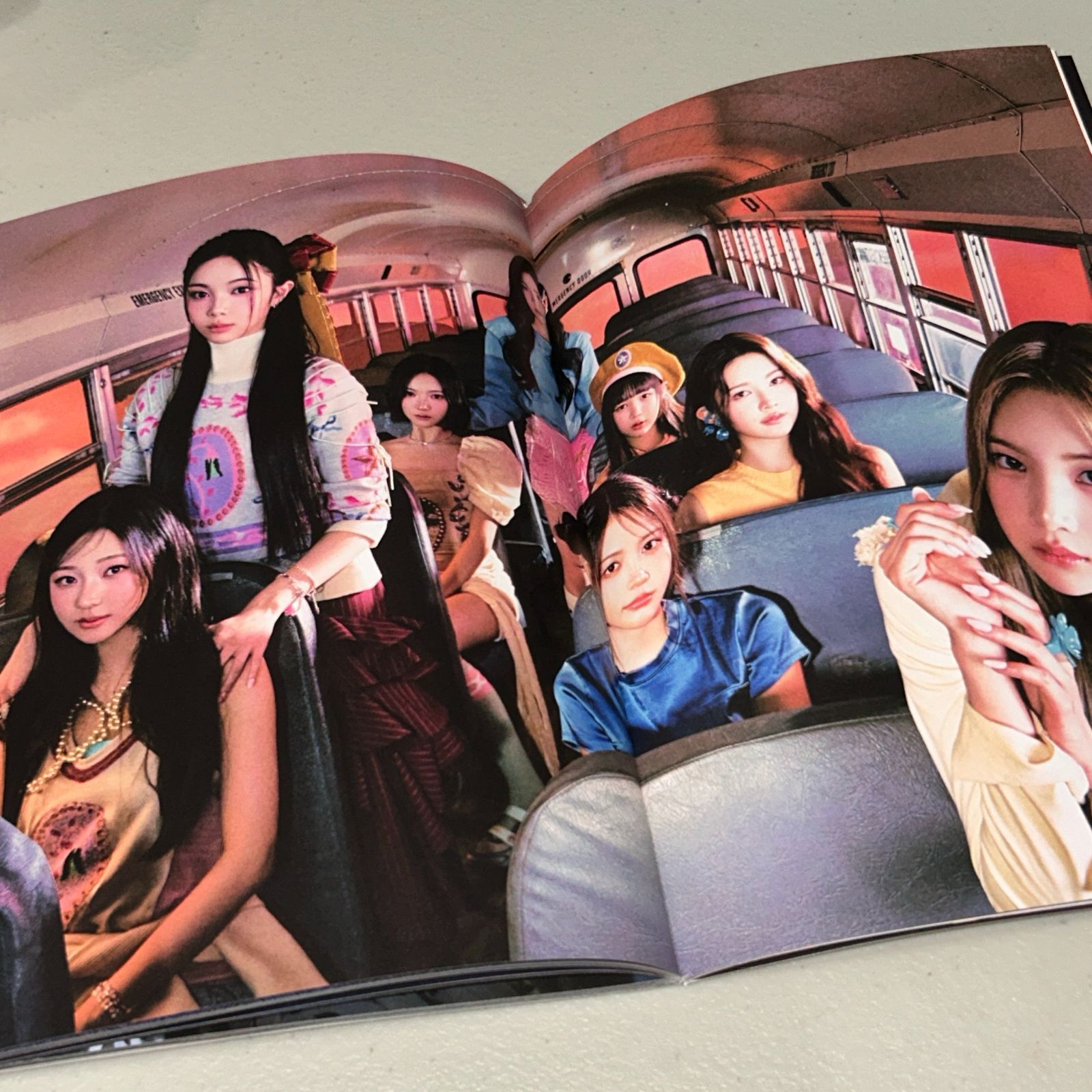 Hearts2Hearts 直筆サイン「The Chase」Photobook ver. - メルカリ