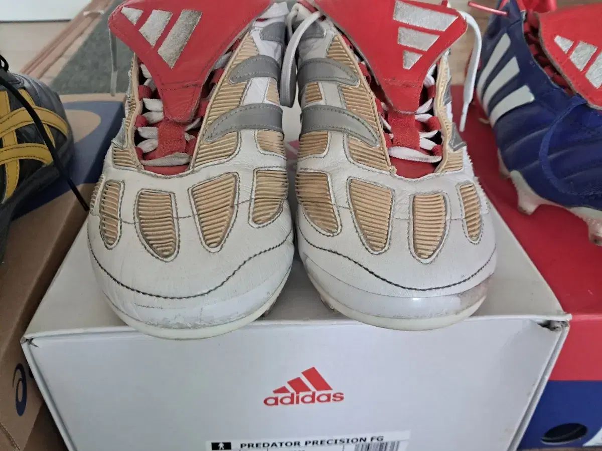 adidas アディダス