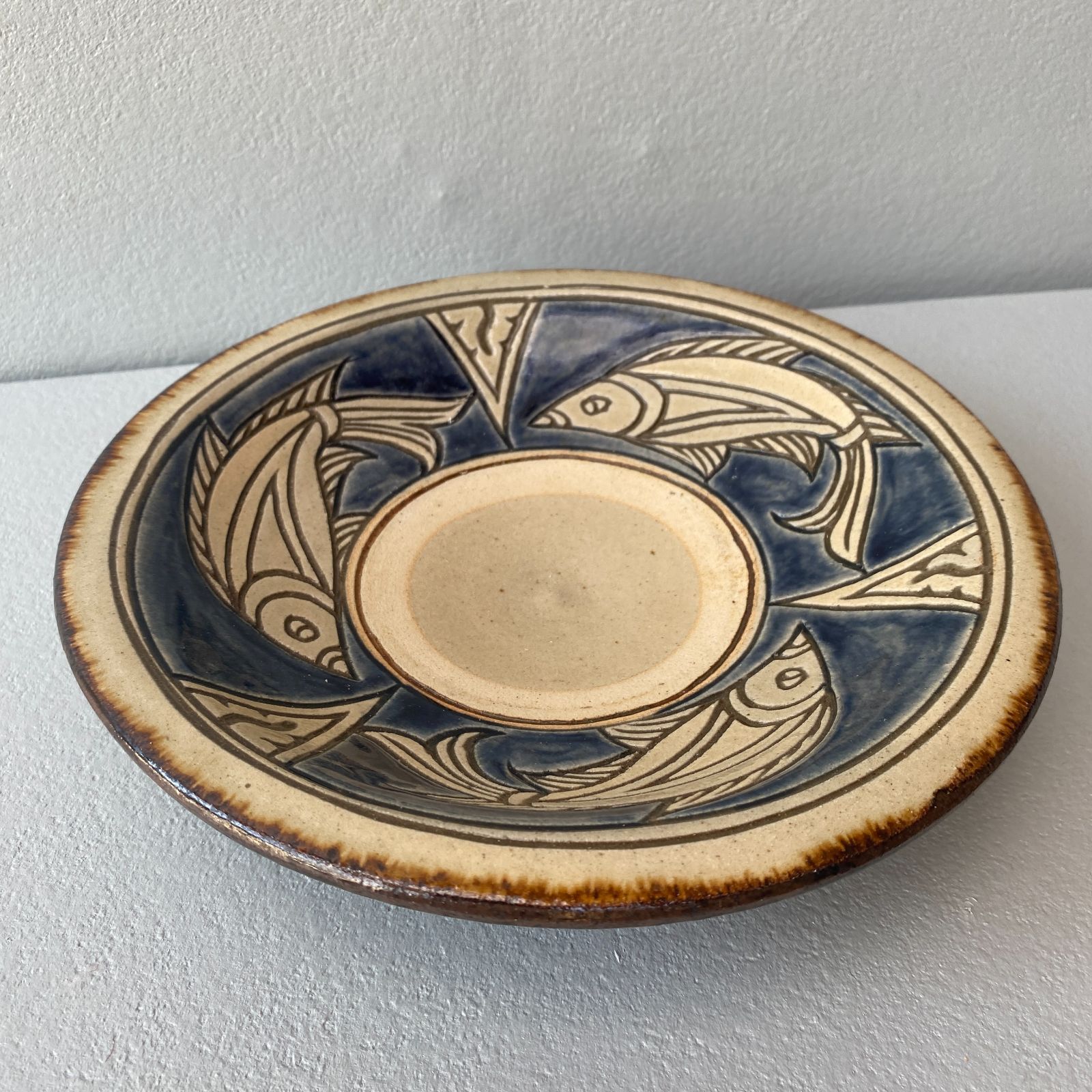 沖縄やちむん　新品未使用　大皿 沖縄やちむん 新品未使用 大皿 沖縄やちむん 大皿 31cm 魚柄