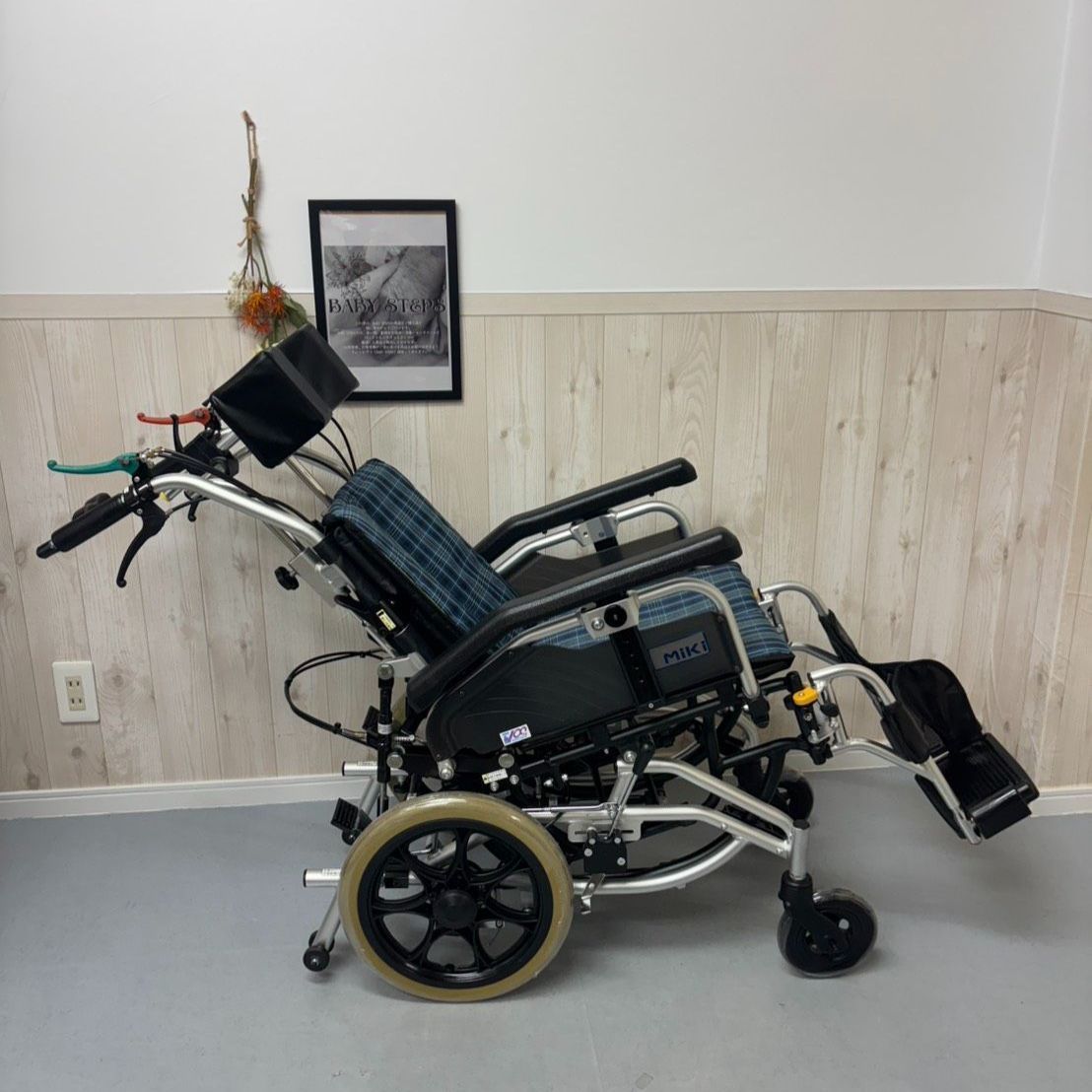  SKT-8 Miki 介助型車椅子 ティルト リクライニング コンパクト 車椅子 車いす 車イス 介助式 スキットシリーズ ミキ 介護用品 介助用車椅子 車椅子