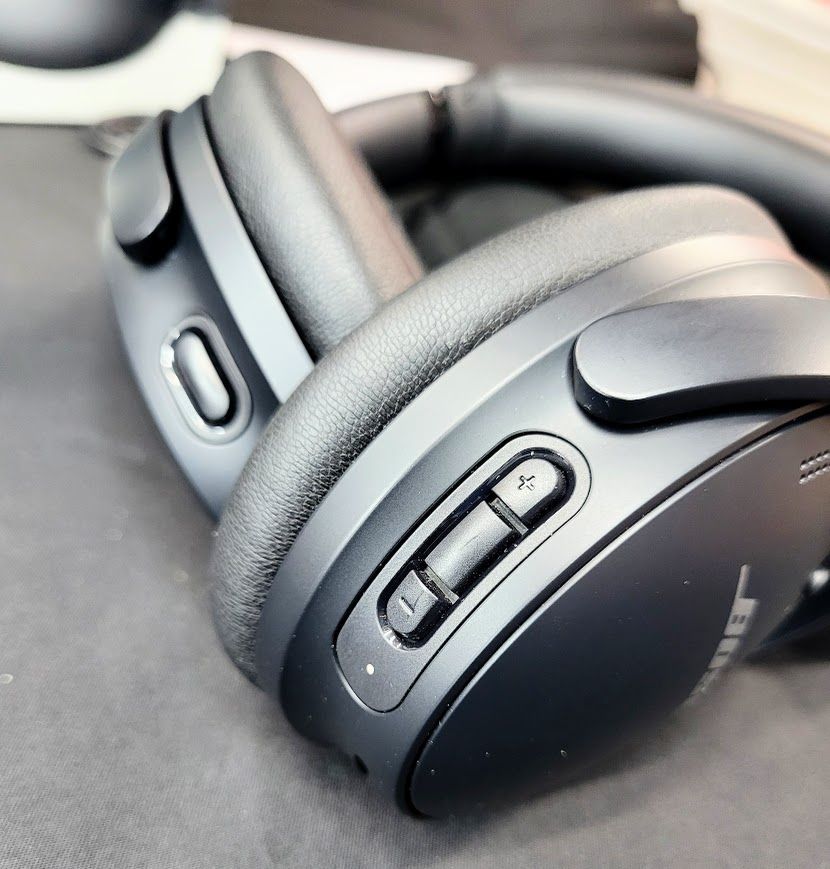 美品 BOSE Quietcomfort SE ヘッドフォン ノイズキャンセリン Amazon.co.jp: Bose QuietComfort Headphones 完全 ワイヤレス