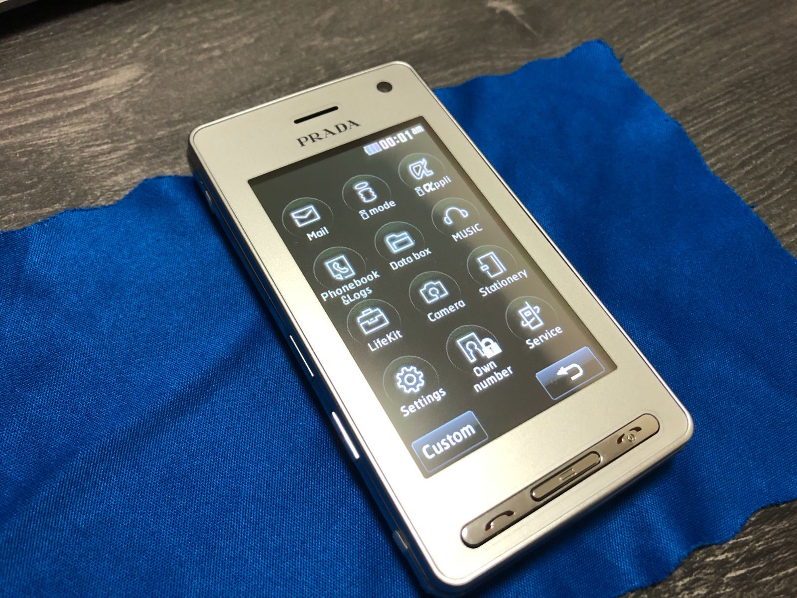 希少プレミア品】FOMA L852i プラダフォン(未使用/預託交換品)PRADA