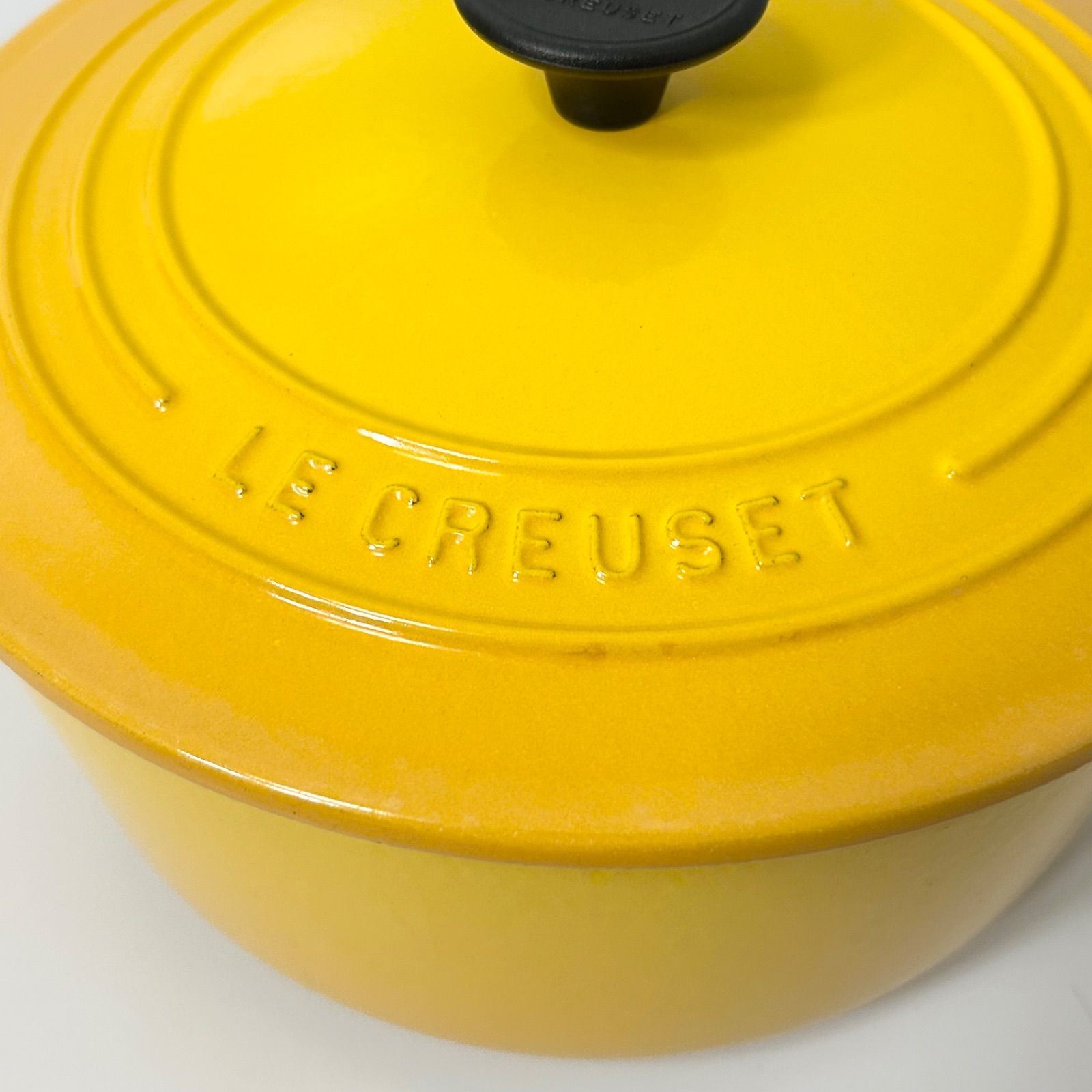 LE CREUSET イエロー 両手鍋 22cm LE CREUSET イエロー 両手鍋 22cm浅型 蓋と鍋色違い LE CREUSET ル・