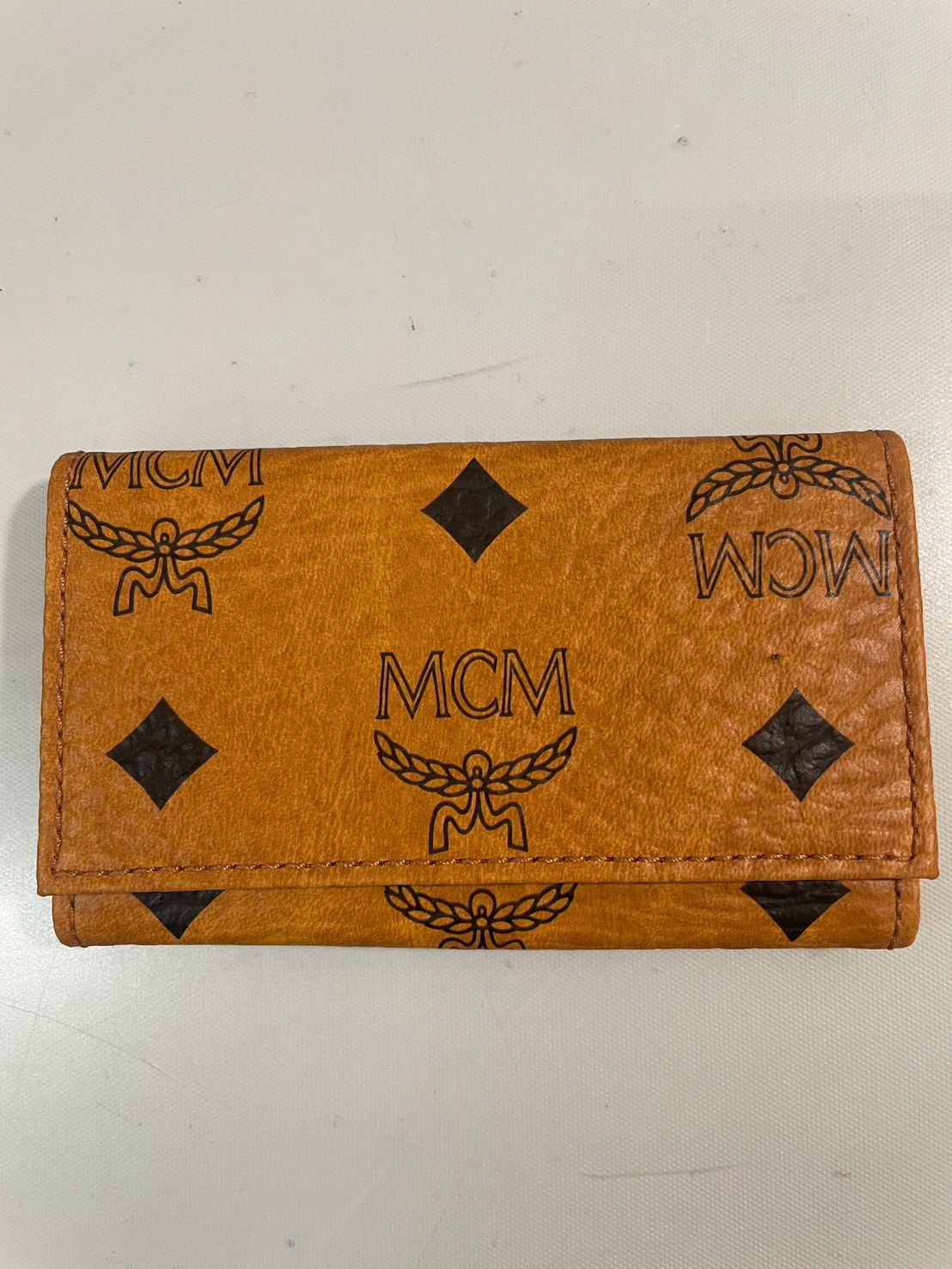 I【クーポンでお得！】MCM エムシーエム 4連キーケース レザー