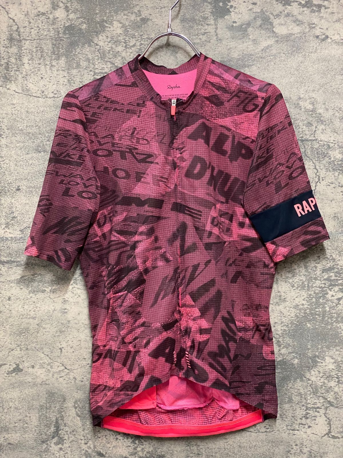 JM639 ラファ Rapha PRO TEAM FLYWEIGHT JERSEY ROAD GRAFFITI 半袖 サイクルジャージ ピンク 黒 M