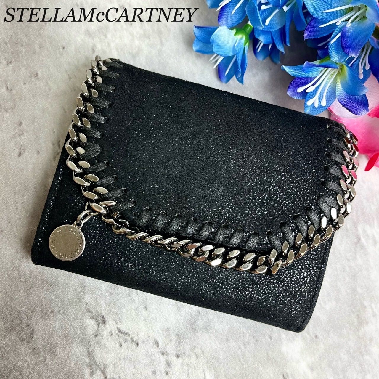 ✨良品✨ Stella McCartney ステラマッカートニー 二つ折り財布 シルバー金具 ロゴ型押し ロゴ総柄 ウォレット カードケース 定期入れ  小銭入れ ファラベラ レディース ブラック 黒色