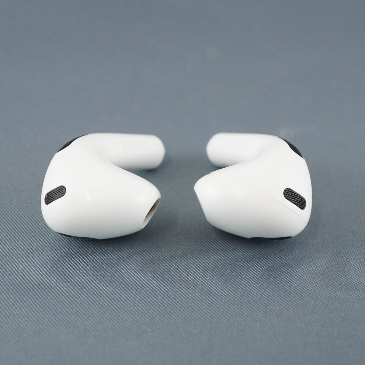 Apple - Apple AirPods 第三世代 MagSafe充電ケース付 USED美品 ワイヤレスイヤホン 耐汗 耐水 MME73J/A Qi充電 完動品 中古 KR V9154 Apple AirPods 第三世代 MagSafe充電ケースのみ A2566 USED品 耐