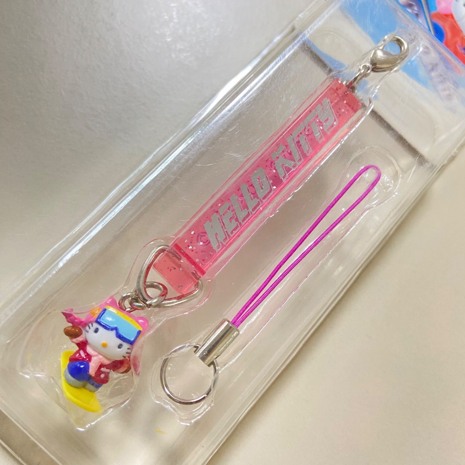 未使用 ハローキティ 冬期限定 ストラップ スノーボーダー