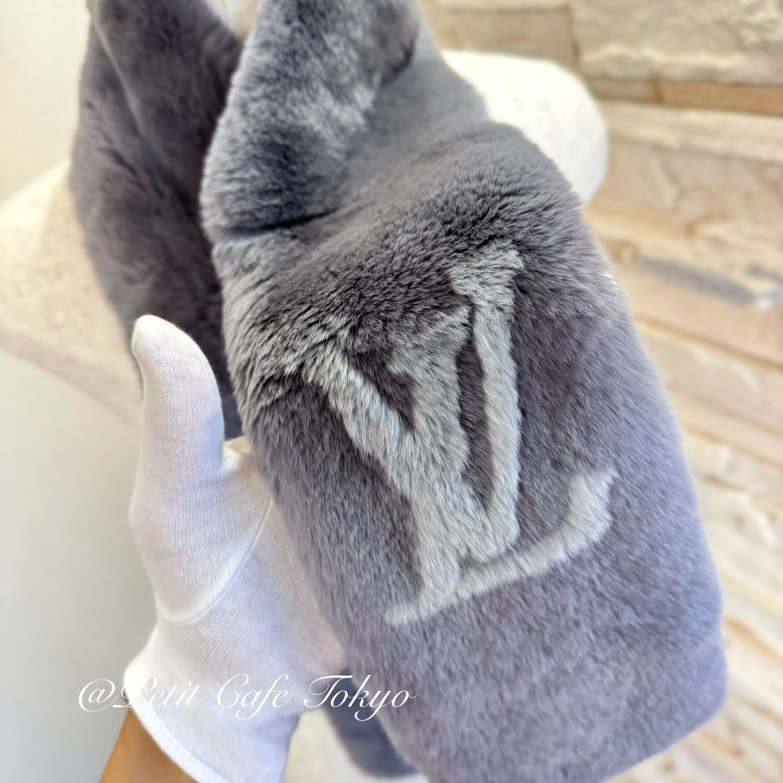 LOUIS VUITTON グレー ファー マフラー LOUIS VUITTON グレー ファー