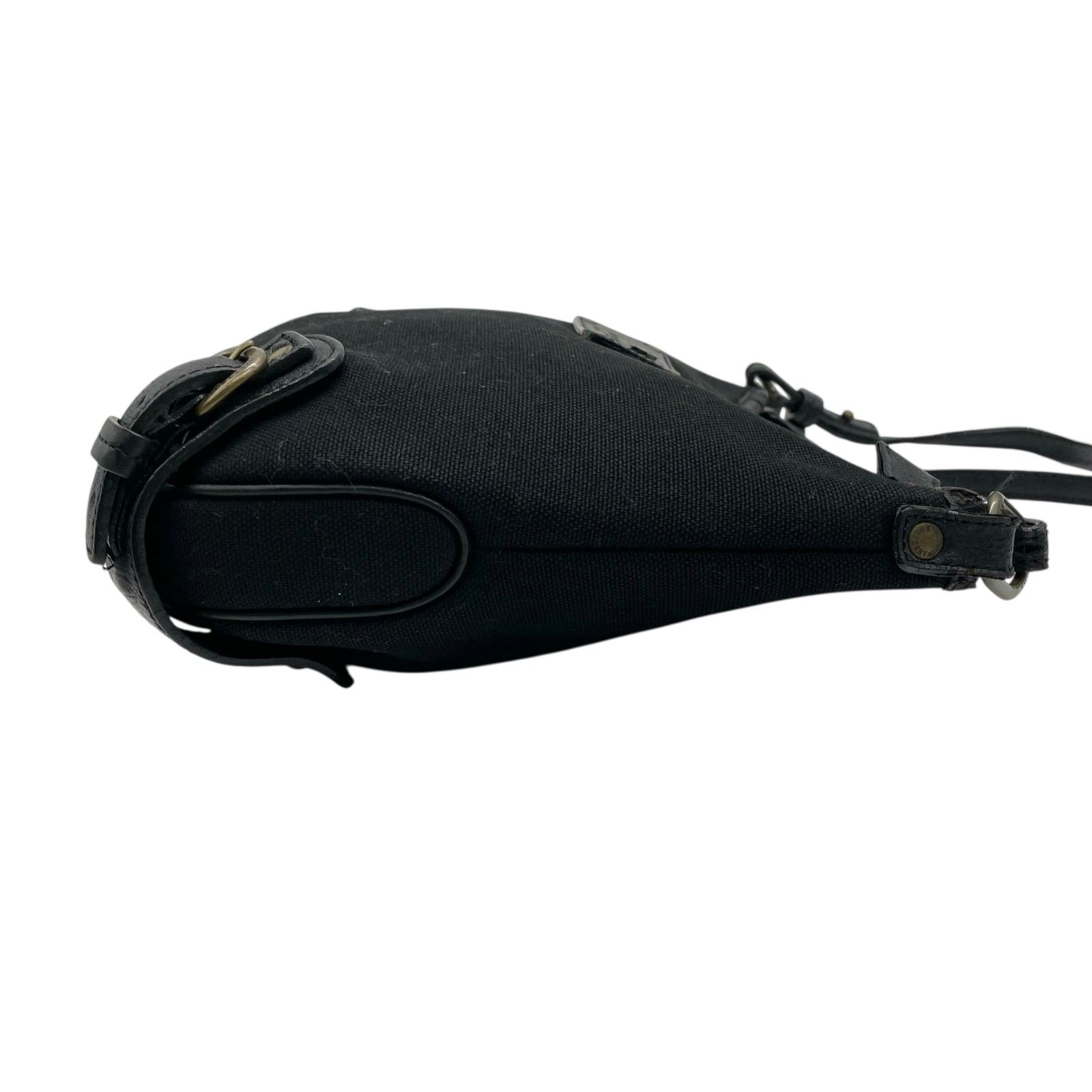 【バーバリーブルーレーベル】ショルダーバッグ　黒　ハーフムーン　クロスボディ バーバリーブルーレーベル】ショルダーバッグ黒ハーフムーン