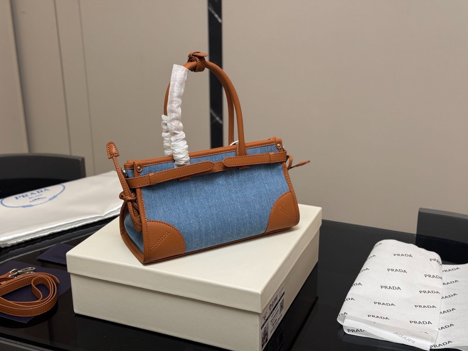 ≪高級感抜群≫【PRADA】ソフトラックス ハンドバッグ 今日特価】Prada Soft Lux Canvas Underarm Bag プラダ ソフト
