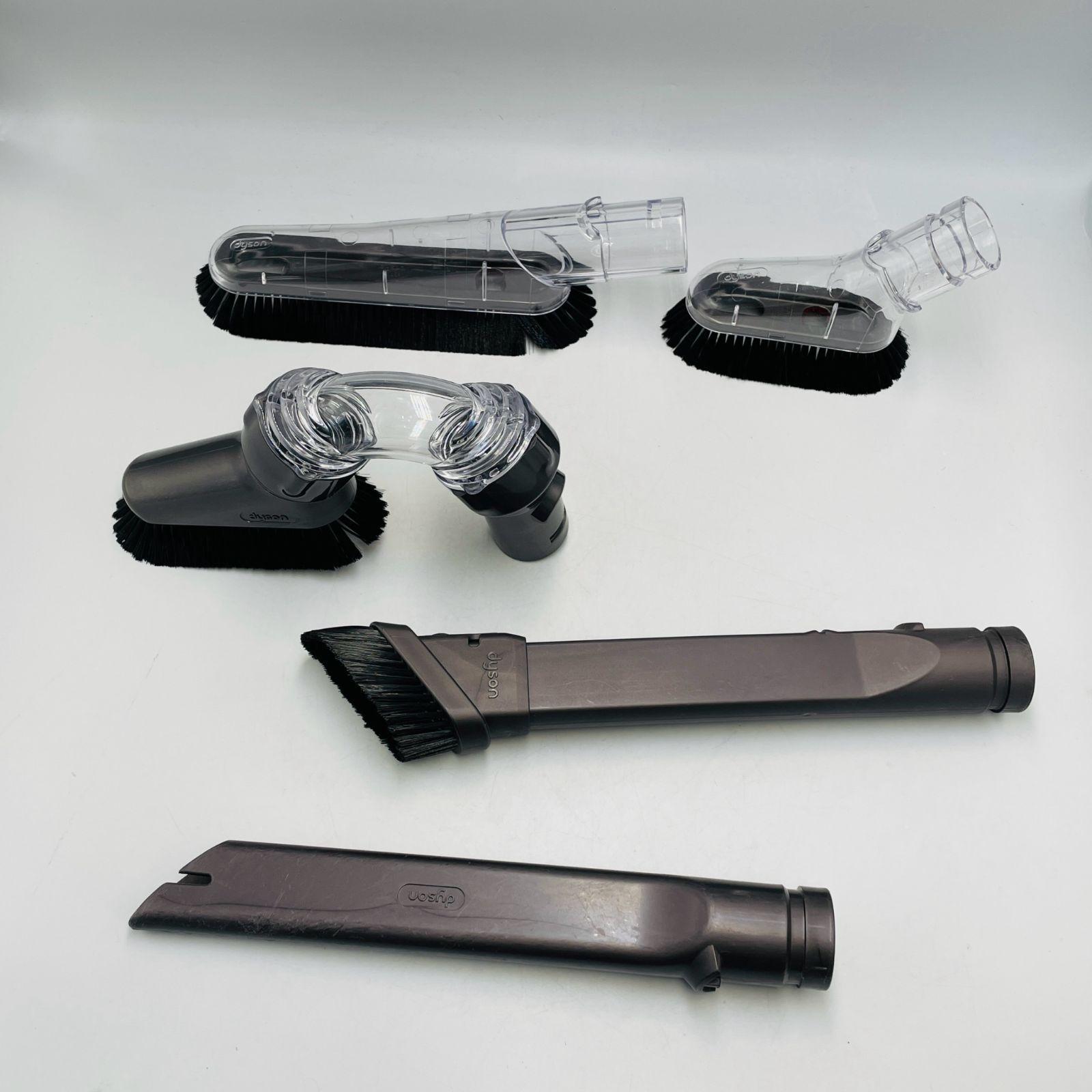 dyson ダイソン CY25 本体 掃除機 ダストケース アタッチメント付 簡易清掃済】ダイソン （型番：CY25） 掃除機 付属品