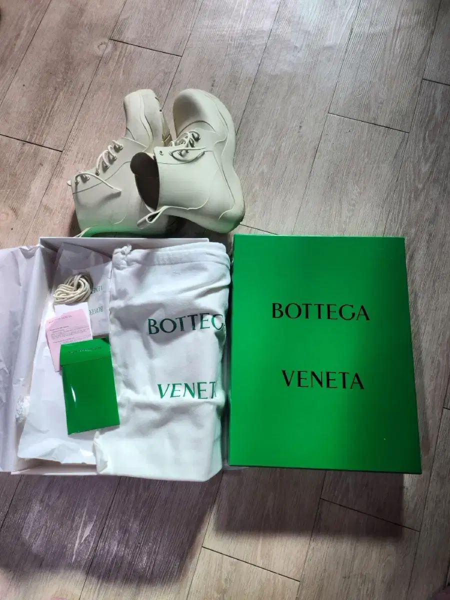 ボッテガヴェネタ パドルアンクルブーツ