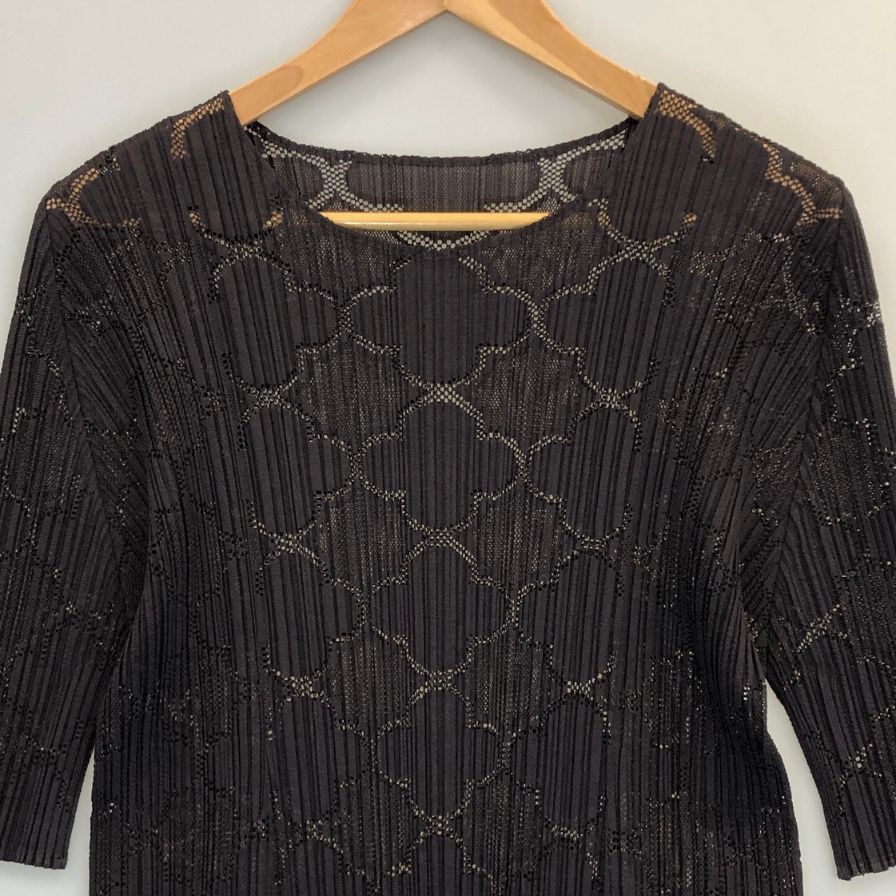 プリーツプリーズ 半袖ワンピース クローバー柄 バックスリット AFB36