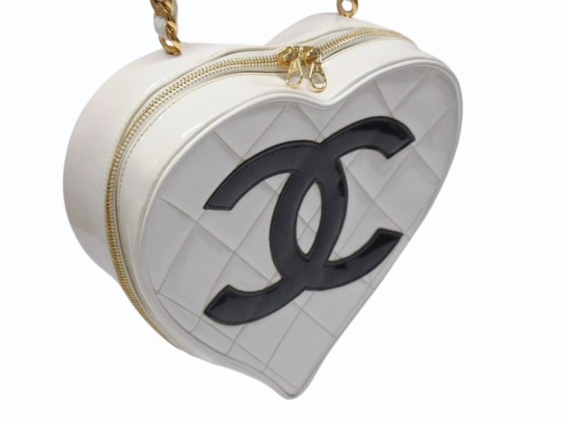 【CHANEL】鮮やかビジューのコントラスト★ バニティバッグ CHANEL 1995年頃製 パテントハートCCマークステッチバニティ