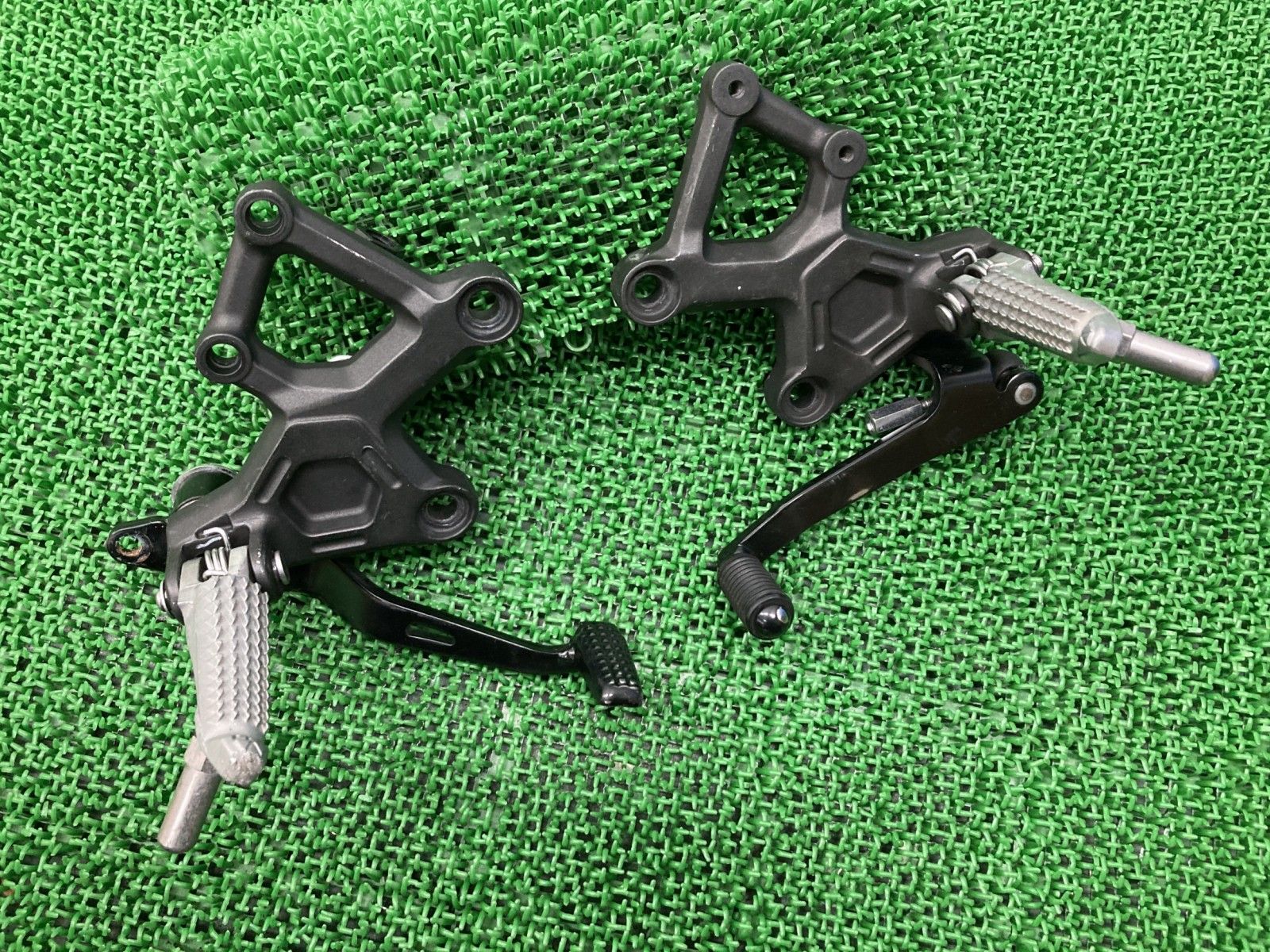 ZX-25R ステップ 左右 SKT カワサキ 純正 バイク 部品 ZX250E ブレーキ