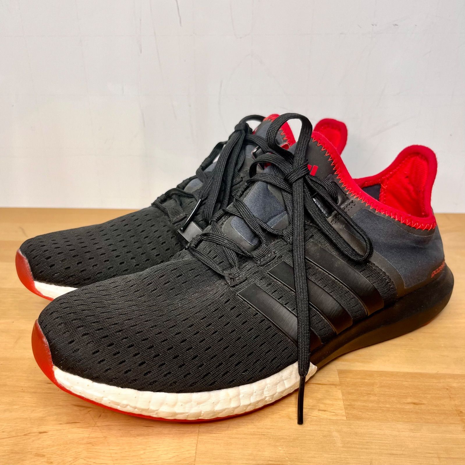 ○ adidas gazelle boost ランニングシューズ メンズ ブラック レッド 