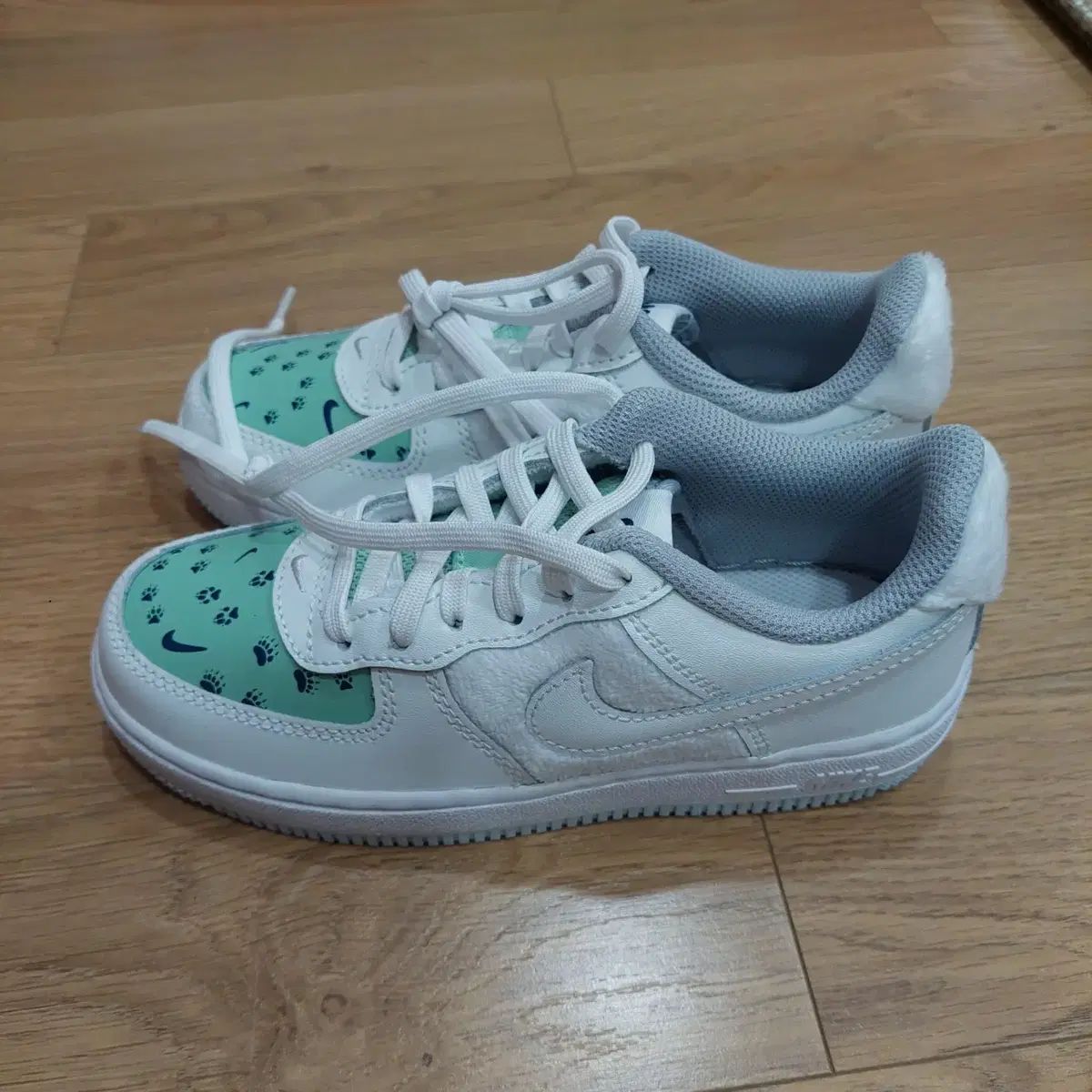 新品 NIKE(ナイキ) 若者 フォース スニーカー 手っ取り早い処分です