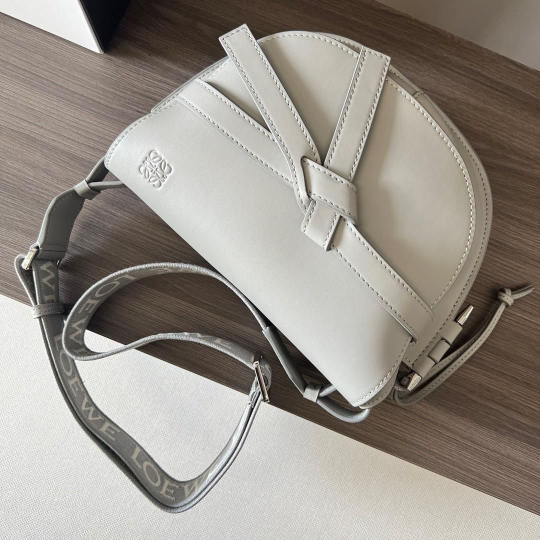 ☆韓国の人気☆【LOEWE】☆ロエベ ゲートバッグ スモール タン☆ ☆韓国の人気☆【LOEWE】☆ロエベ ゲートバッグ スモール タン