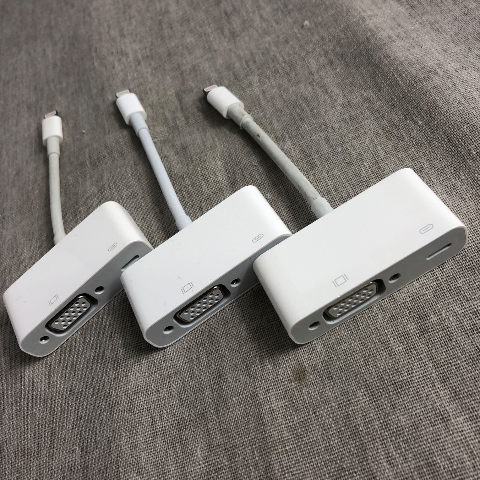 純正 Apple Lightning VGA ケーブル - ケーブル・シールド