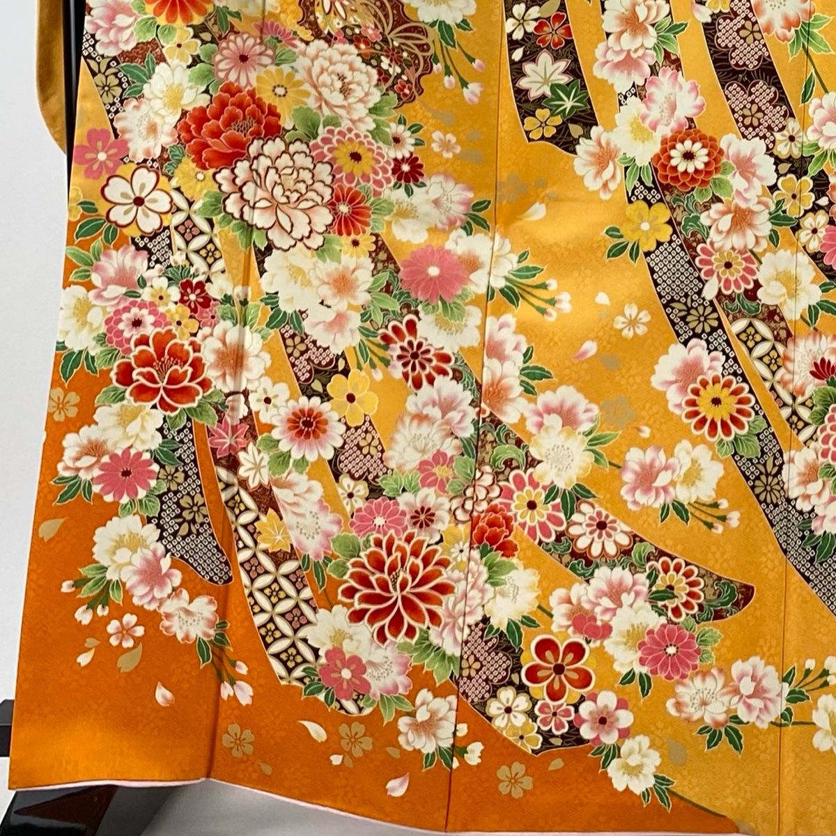 振袖 身丈167cm 裄丈69cm L 袷 牡丹 手鞠 金彩 ぼかし 山吹色 正絹