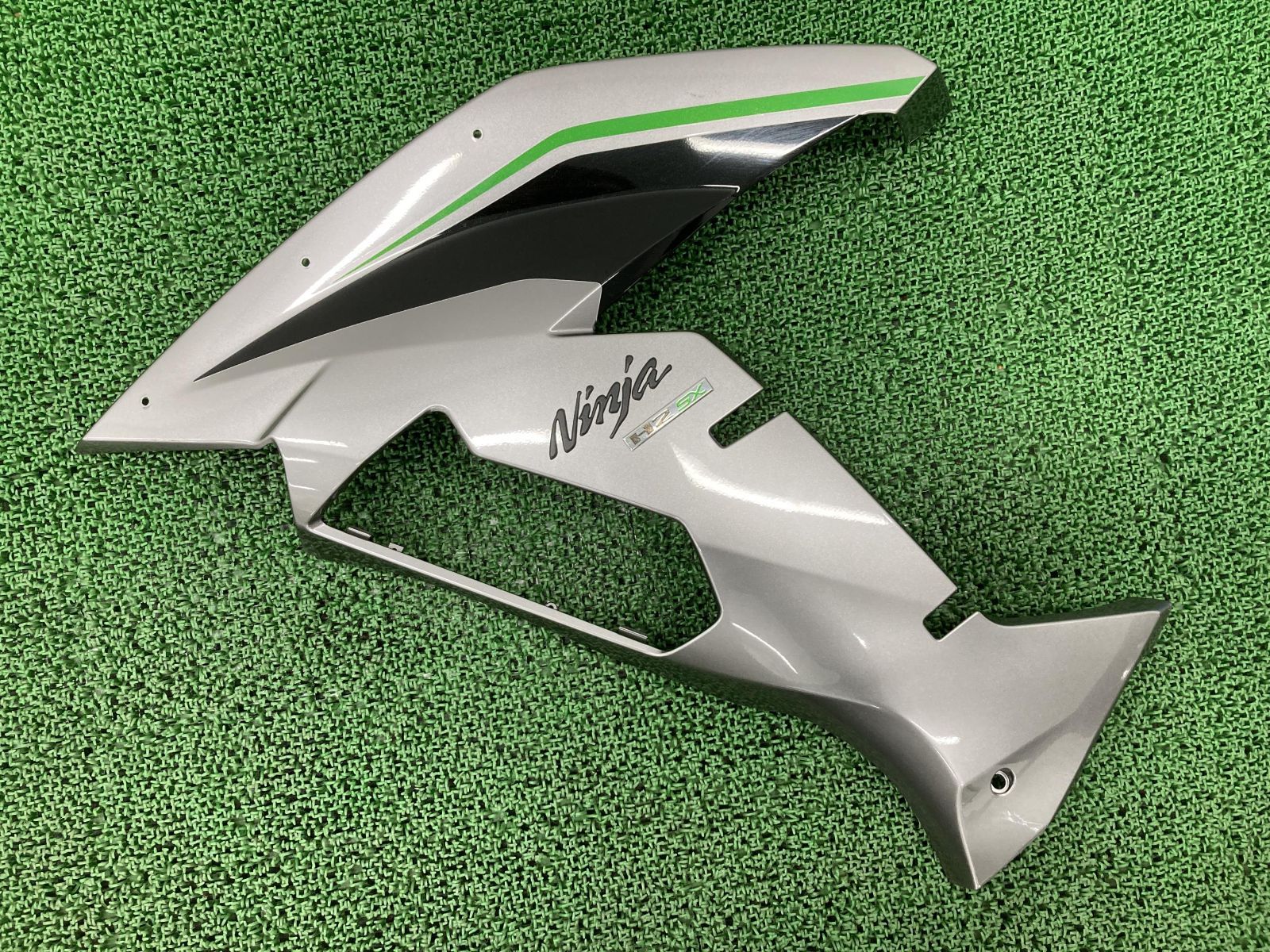 H2SX サイドカウル 左 ガンM 55028-0649 カワサキ 純正  バイク 部品 ZXT02P NINJA-H2SX ニンジャH2 SX エンブレム付き 車検 Genuine