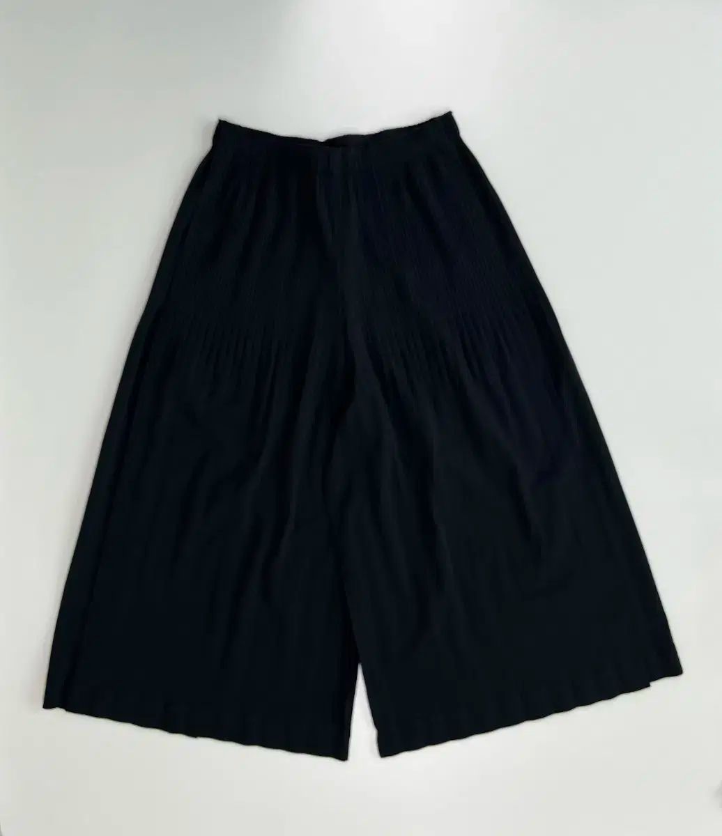 正規品 ISSEY MIYAKE イッセイミヤケ ブラック ワイド パンツ