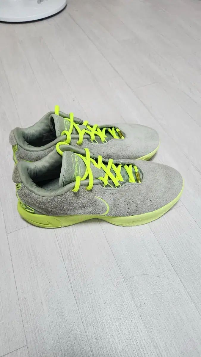 ナイキ レブロン21 EP 285 バスケシューズ