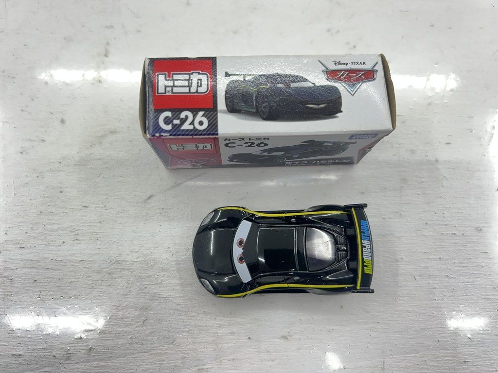 新品　カーズ ミニカー　ルイスハミルトン トミカ カーズ ルイス・ハミルトン (カーボンレーサータイプ), Boost