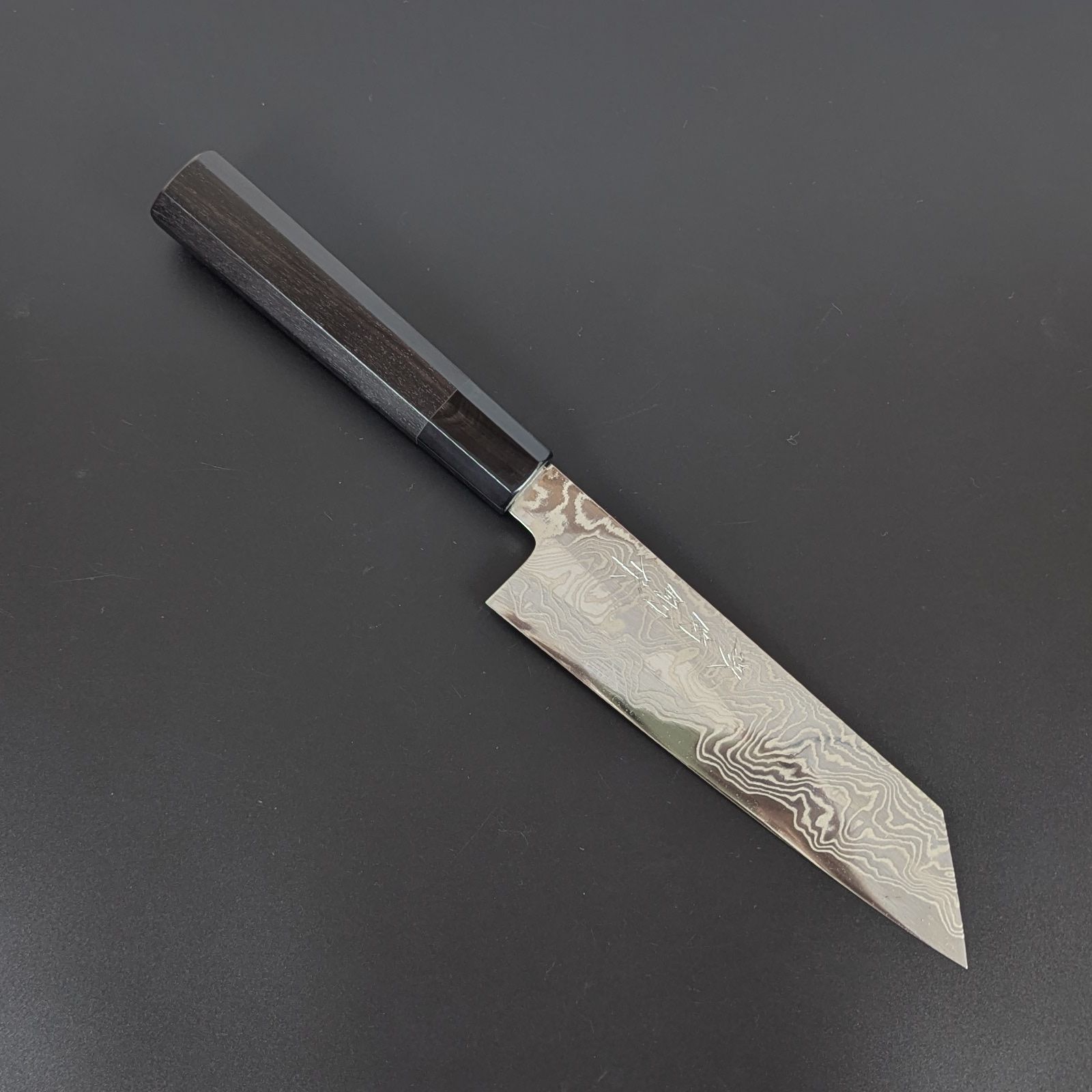 山塚刃物 銀三 鏡面仕上げニッケルダマスカス 切り付け三徳 黒檀柄 肉