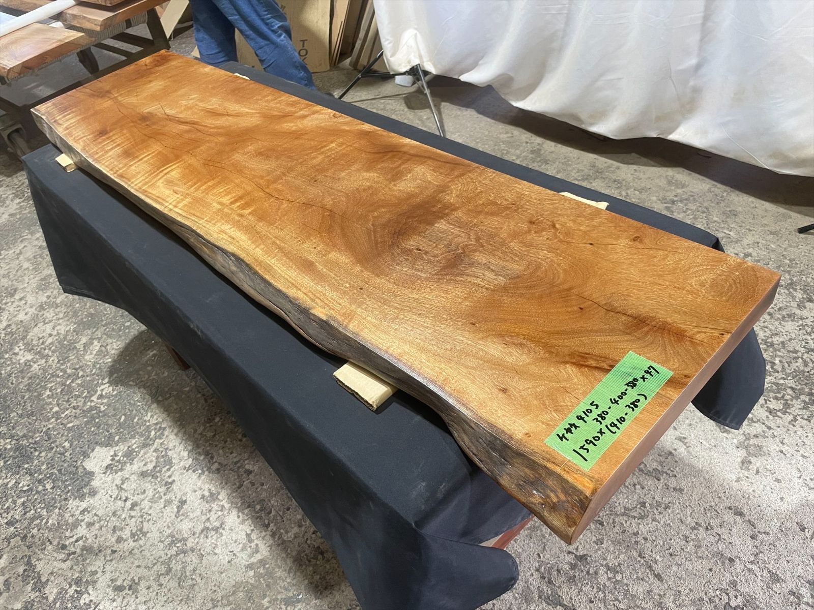 ケヤキ4105　欅　一枚板無垢 乾燥材　1590x380‐400‐380x47mm カウンター　棚　テレビ台　花台　DIY　窓台