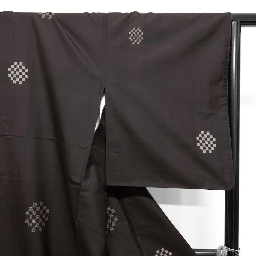 小紋 大島紬 泥染 地空き 市松模様 ドット 着物 053a p 小紋大島紬泥