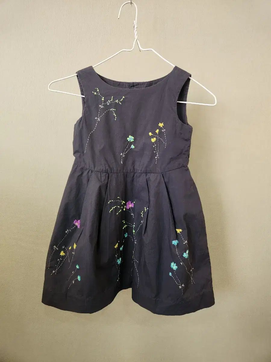 ボンポワン 刺繍 ワンピース 6y