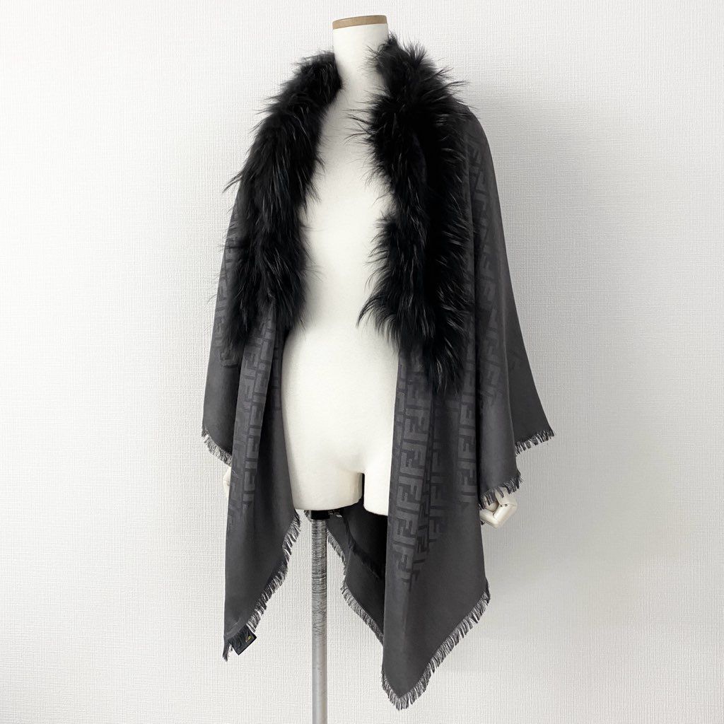 【美品】FENDI フェンディ　オリラグストール　カシミヤ100%　高級 黒 FENDI(フェンディ) ストール(ショール) ズッカ柄 黒×グレー