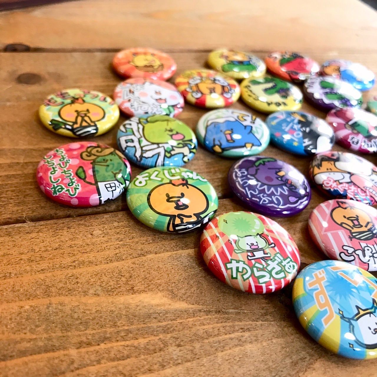 メッセージ缶バッジ A コウ BB 缶バッジ26種 コウシュウペンと仲間たち - メルカリ