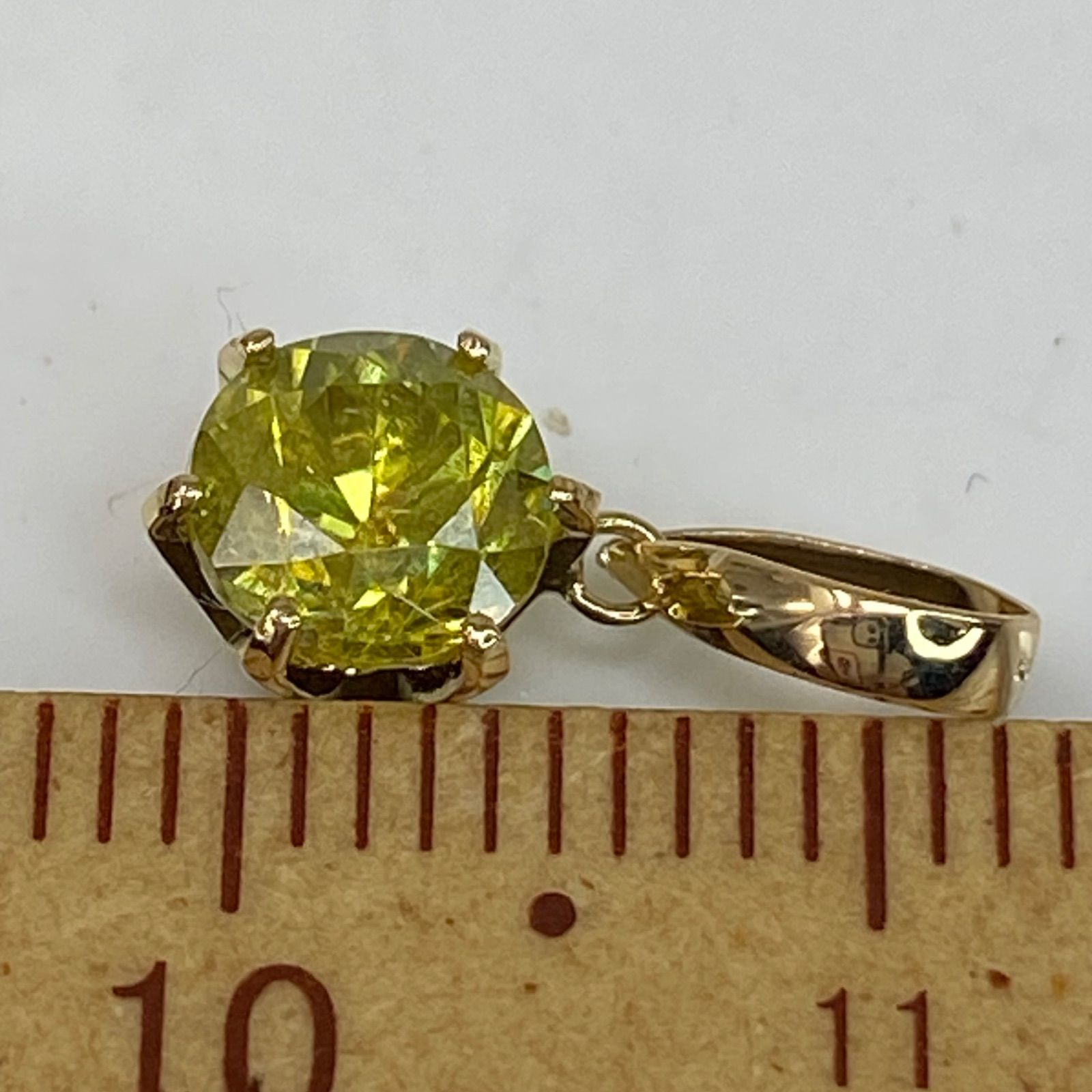 K18YG AU750 18金 天然パキスタン産スフェーン 1.0ct ペンダント