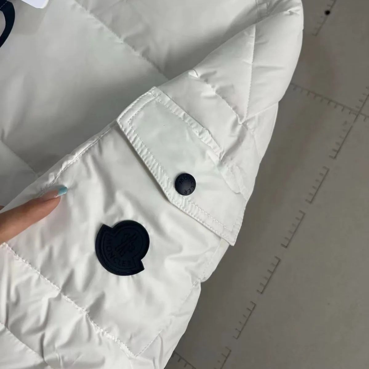 未使用MONCLER モンクレール ENET ジャケット ホワイト サイズ 0 新品未使用】MONCLER （モンクレール）白 ダウンジャケット