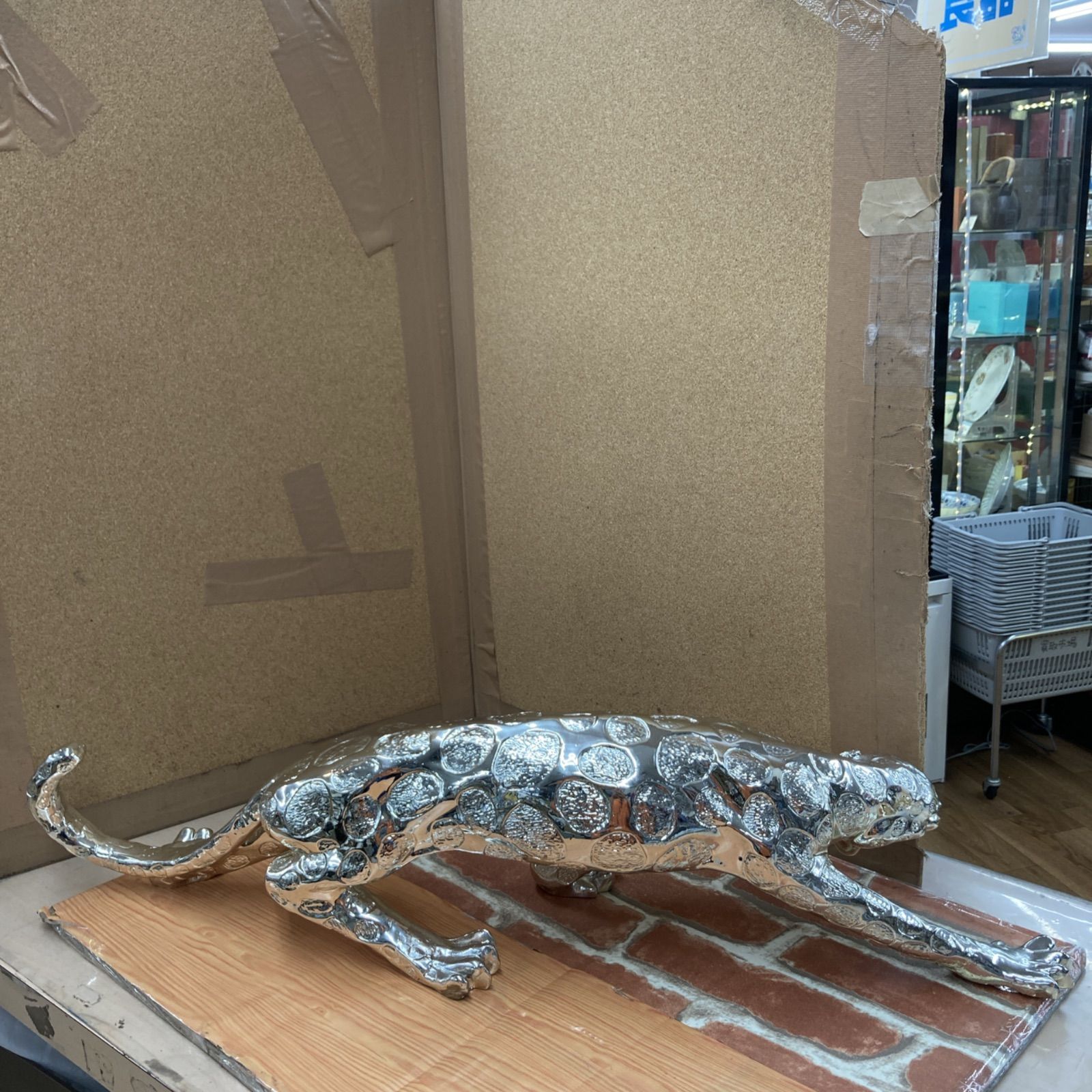 S774 アニマルオブジェ シルバーレオパード ヒョウの置物 幅97cm