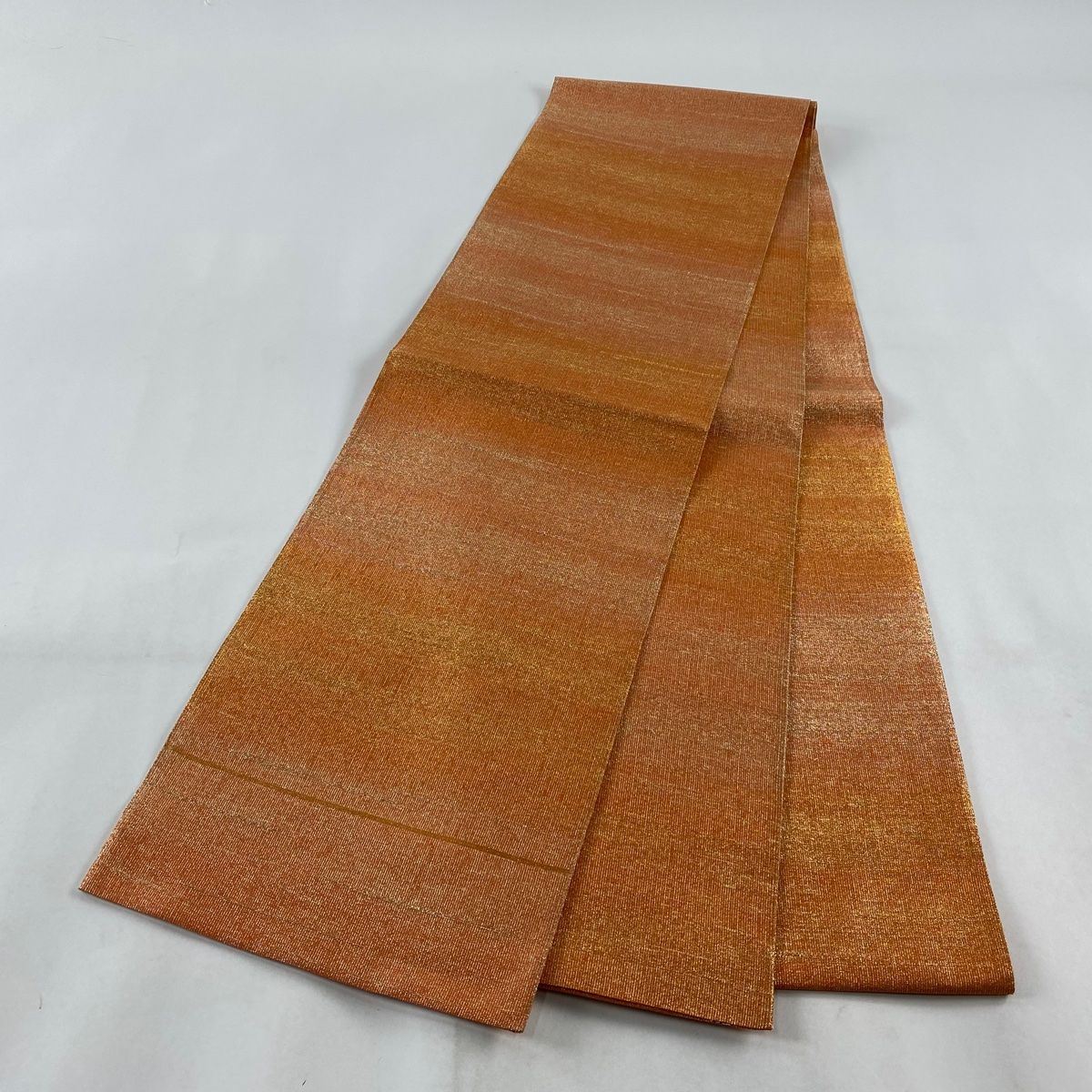 袋帯 美品 逸品 桝屋高尾 落款 ねん金綴錦 段霞文 箔 オレンジ