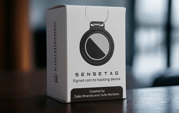 サインしたコインが消えてGPSタグに入ってます。SenseTag（手品 