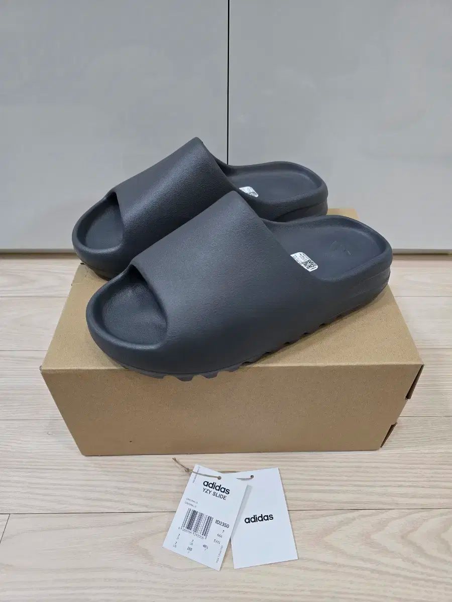 【極美】adidasアディダスYEEZYSLIDEスレートグレーイージースライド adidas YEEZY SLIDE “SLATE GREY”が国内3月21日に再販［ID2350］ | UP