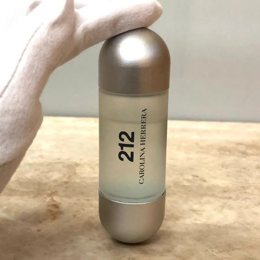 キャロライナ ヘレラ 212 オーデトワレ 30ml CAROLINA HERRERA