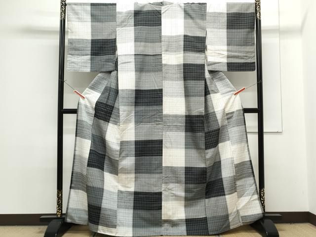 平和屋着物●上質な紬　間道　正絹　逸品　AABF0726fy 平和屋着物○上質な紬 格子文 正絹 逸品 CAAS9373th - メルカリ