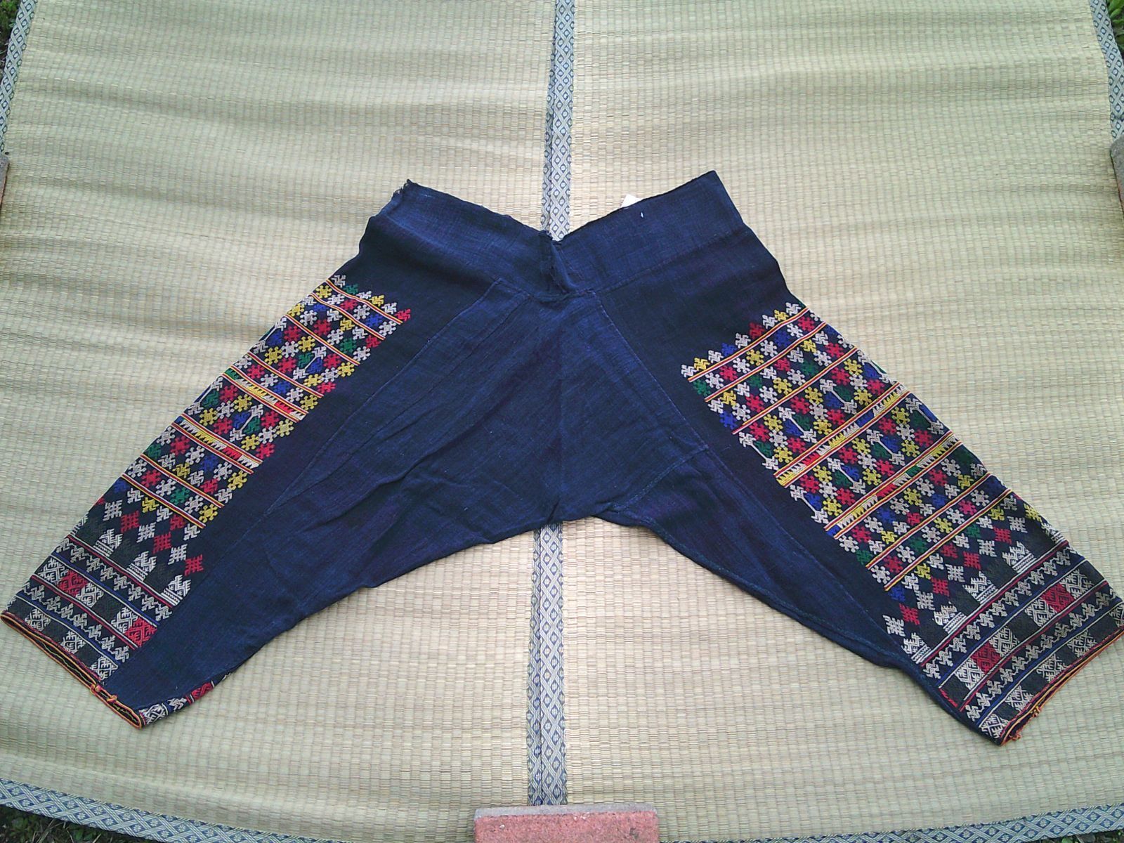 【新品・未使用】ベトナム　ザオ族　ヤオ族　パンツ　ズボン　刺繍　少数民族 新品・未使用】ベトナム ザオ族 ヤオ族 パンツ ズボン 刺繍 少数民族